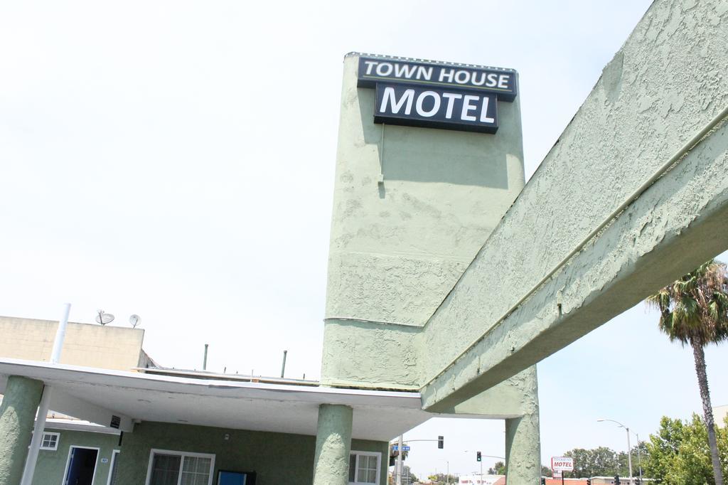 Town House Motel Lynwood Buitenkant foto