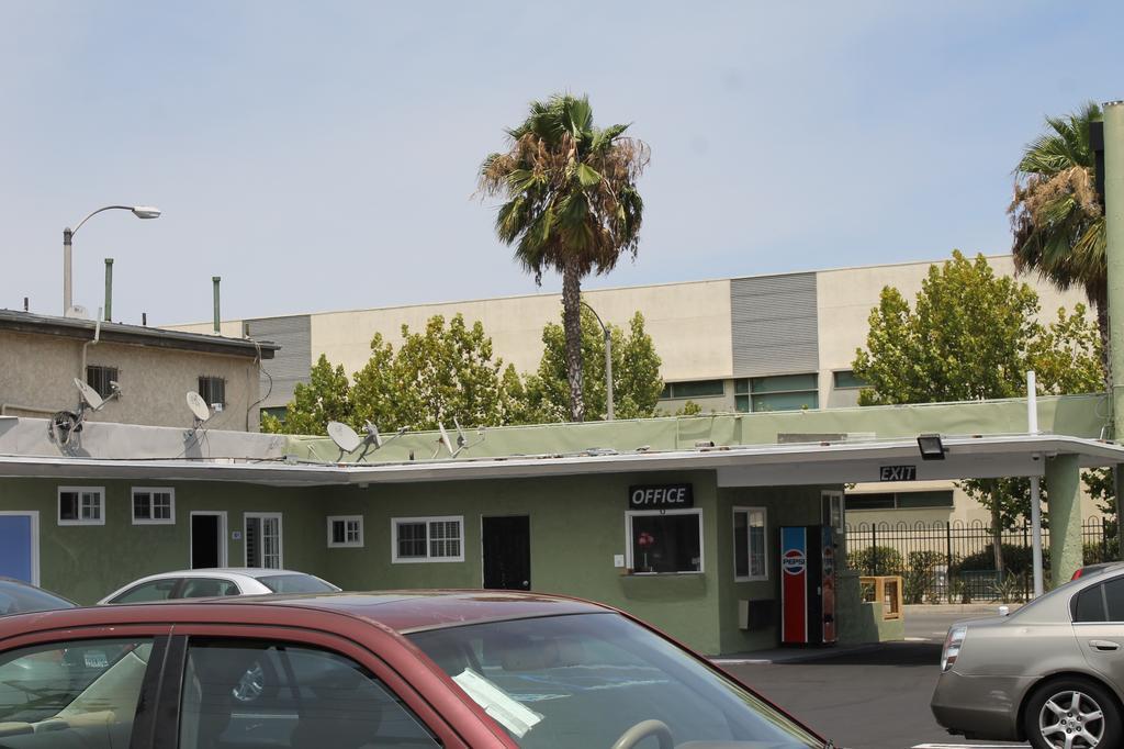 Town House Motel Lynwood Buitenkant foto