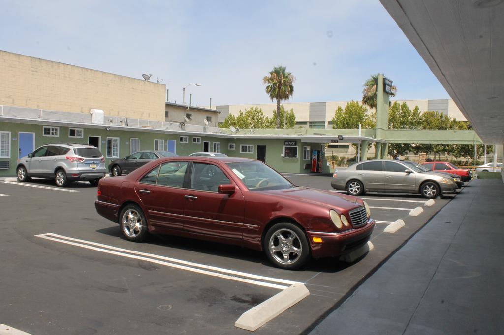 Town House Motel Lynwood Buitenkant foto